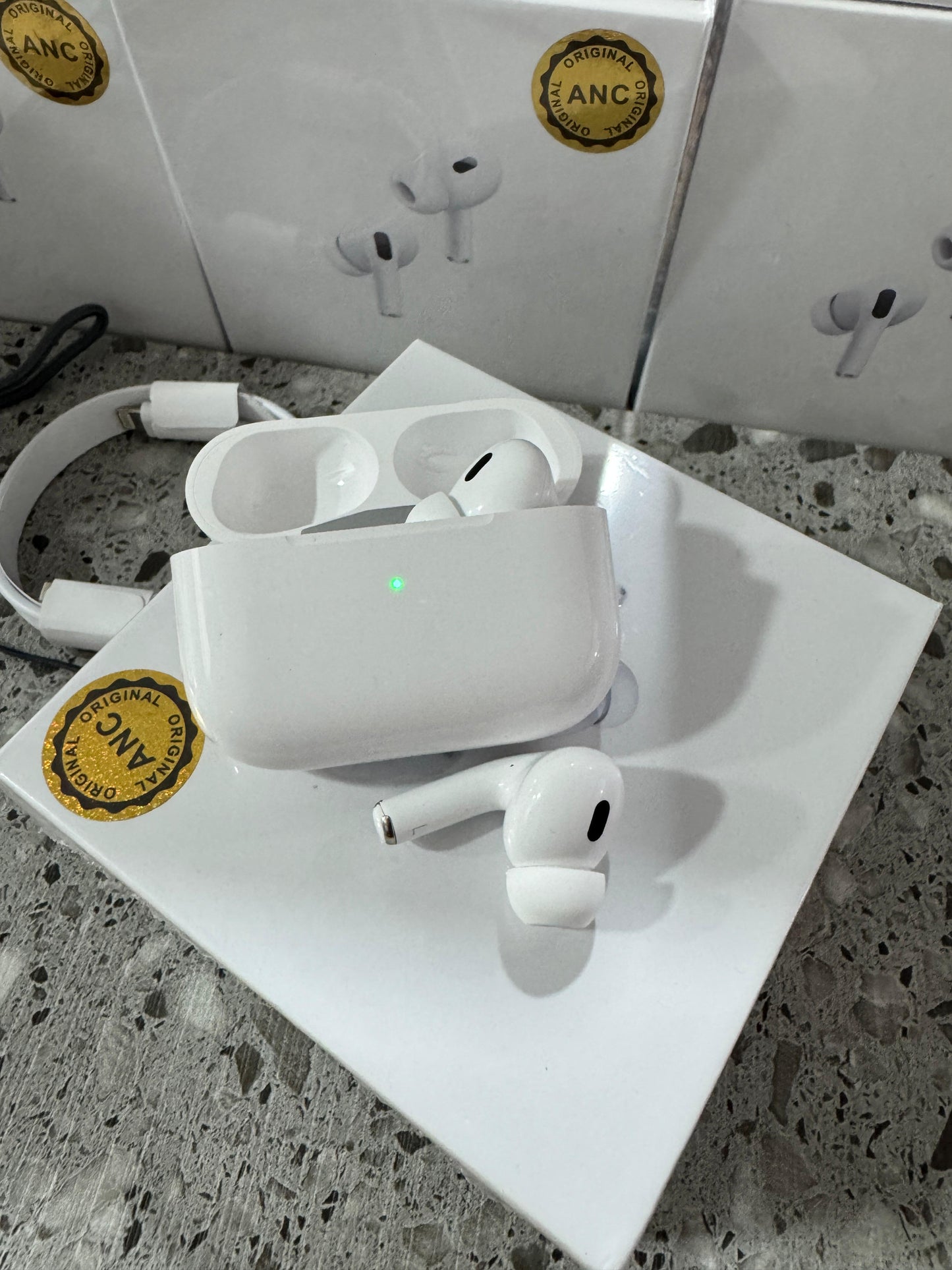 AirPods 2da Generación con Cancelación de Ruido (ANC)